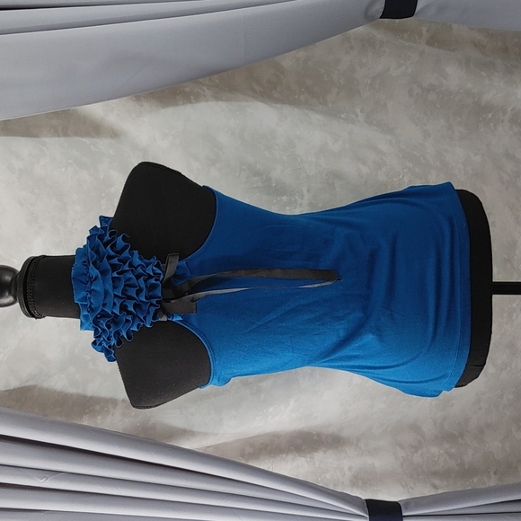 💙 Blue Racer-back Tank Top 💙 - Picture 4 of 8